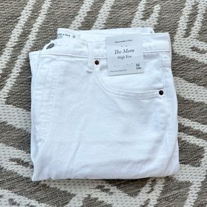 NWT-Abercrombie & Fitch The Mom High Rise Jean